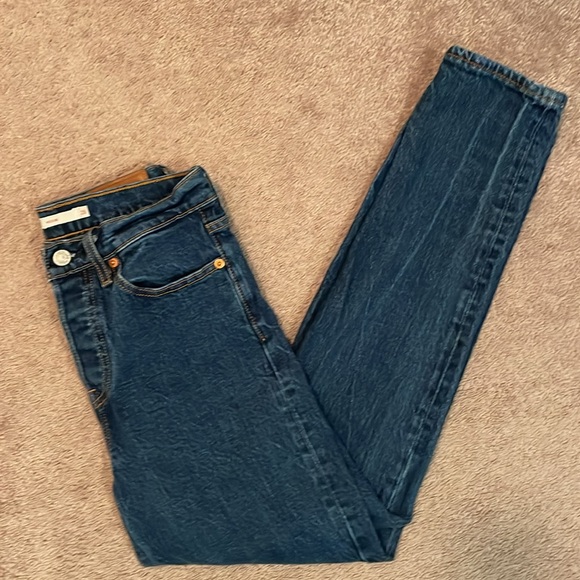 Levi's Women's Wedgie Icon Fit Jeans - Picture 6 of 11